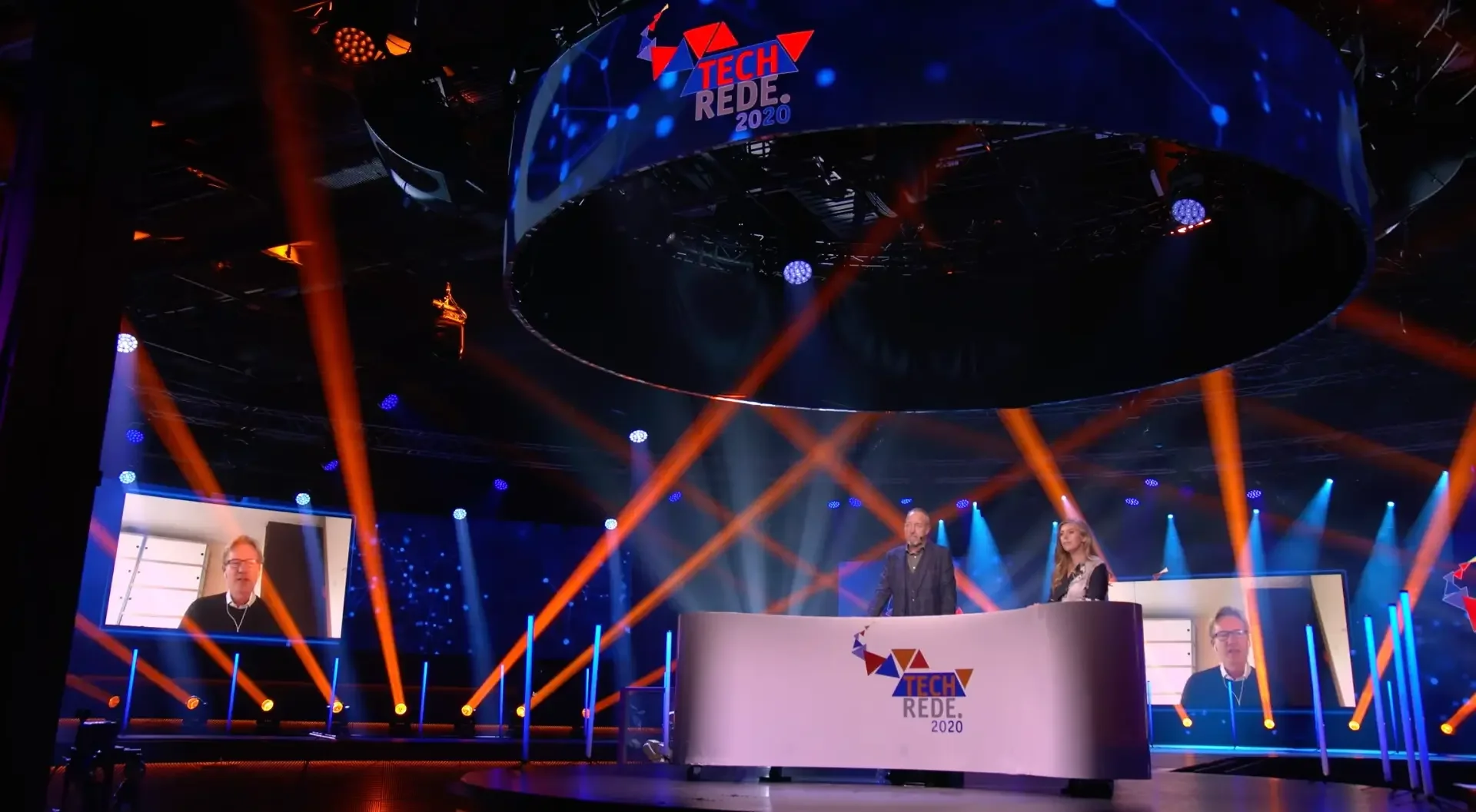 Live show content and graphics design on screen